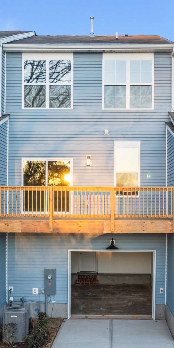 Pearl St Deck